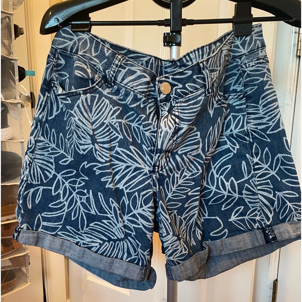 Lane Bryant woman’s denim folded hem shorts size 14